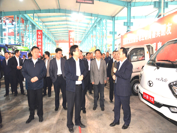 市新旧动能转换沉大项目推动会壹号娱乐集团科普教育基地进行观摩